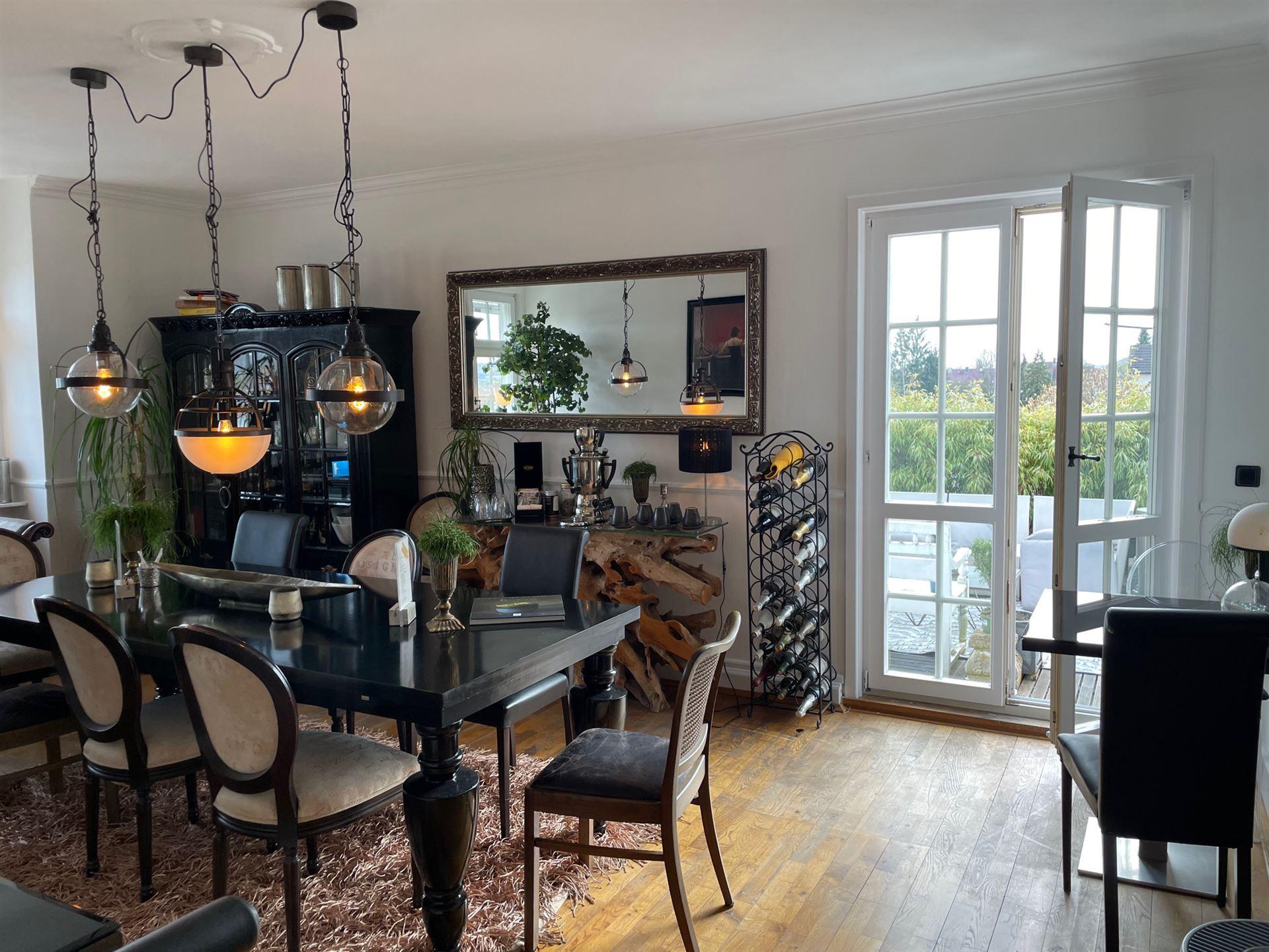 DAS ADEL.ES ESS.ZIMMER